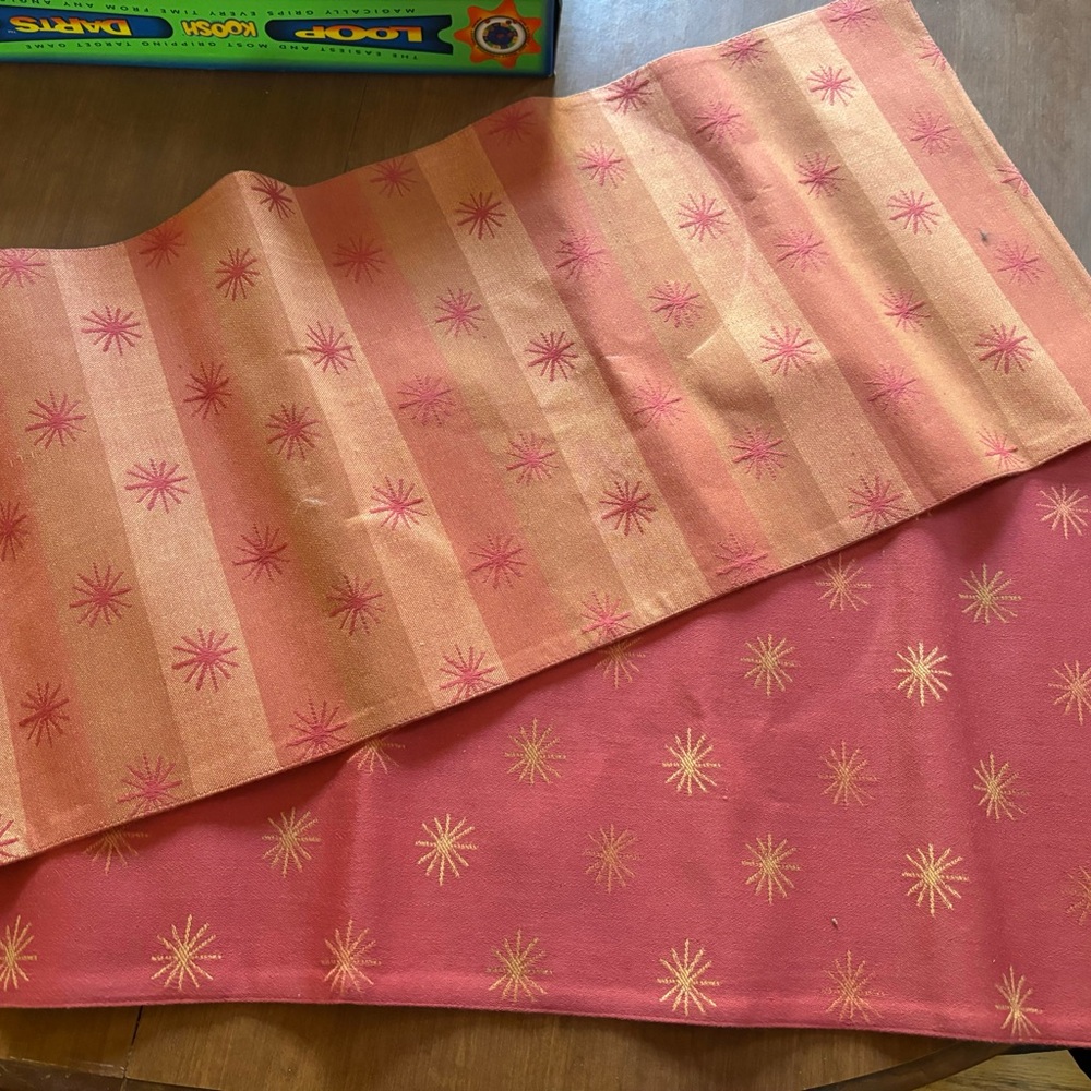 Accents de Ville NWOT reversible coral peach gold stars table runner